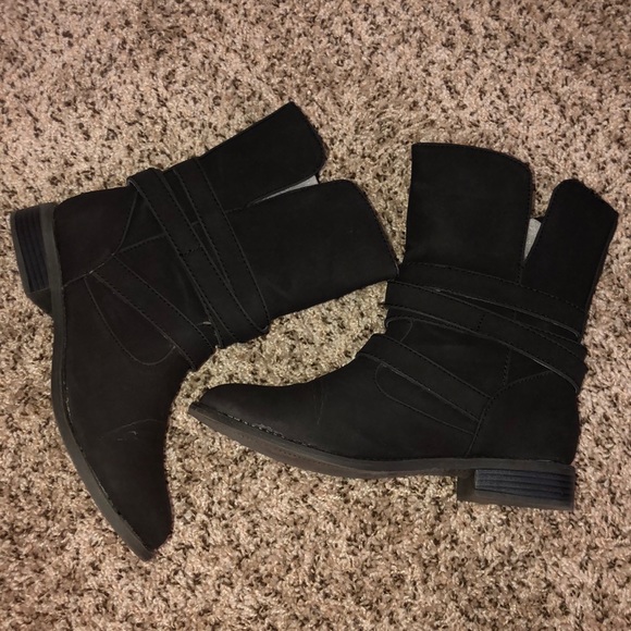 BLACK BOOTS - Picture 3 of 6